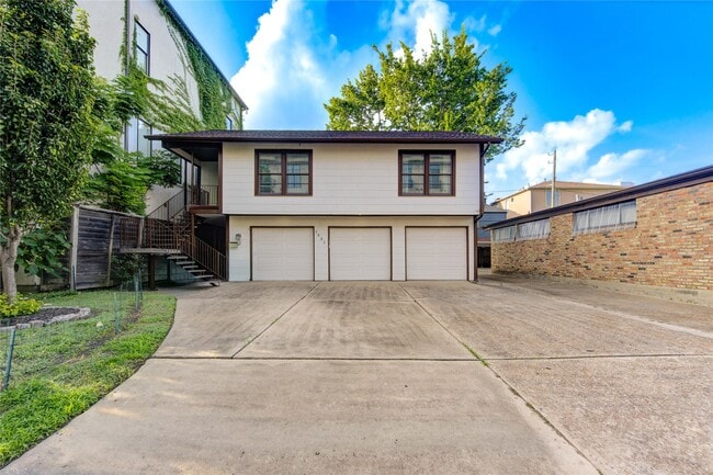 property at 1932 W Bell St
