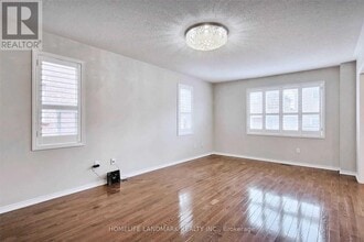 7 Cottinghill Way in Aurora, ON - Building Photo - Building Photo