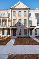 215 Midnight Oak Run in Alpharetta, GA - Building Photo