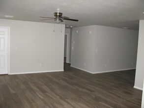 11621 Surrey Ln in Yukon, OK - Building Photo - Building Photo