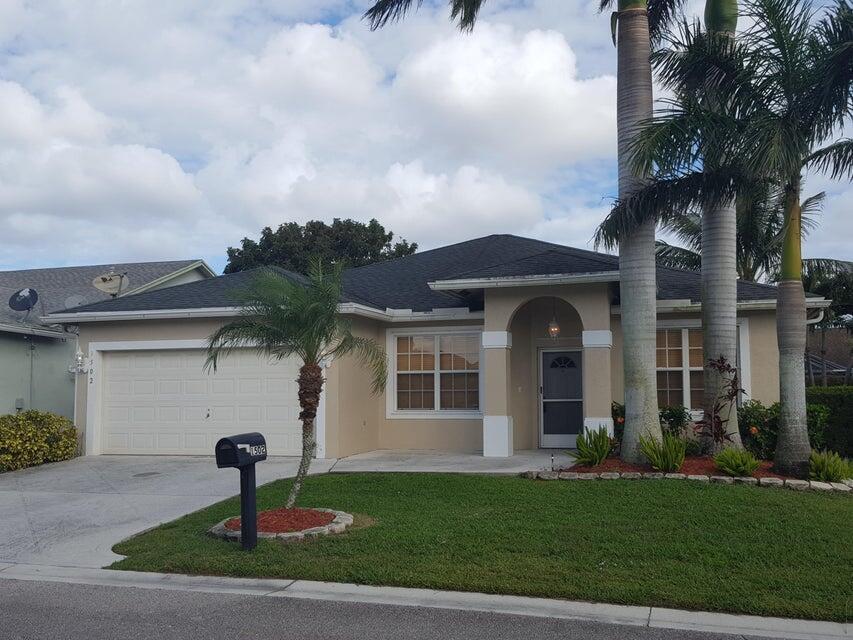 1502 Patrick Way in Greenacres, FL - Foto de edificio