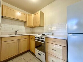 6113 8th Ave NW in Seattle, WA - Foto de edificio - Building Photo