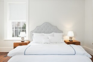 1 E Battery in Charleston, SC - Building Photo