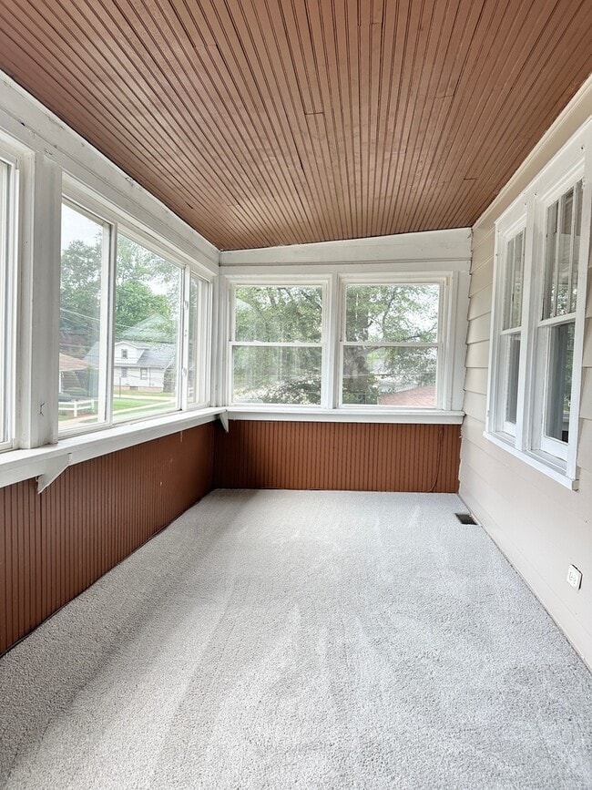 718 Parkway Ave in Elgin, IL - Building Photo - Building Photo