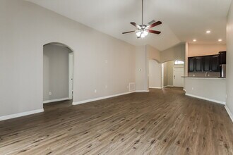 14225 Stockwell Ln in Ruskin, FL - Foto de edificio - Building Photo