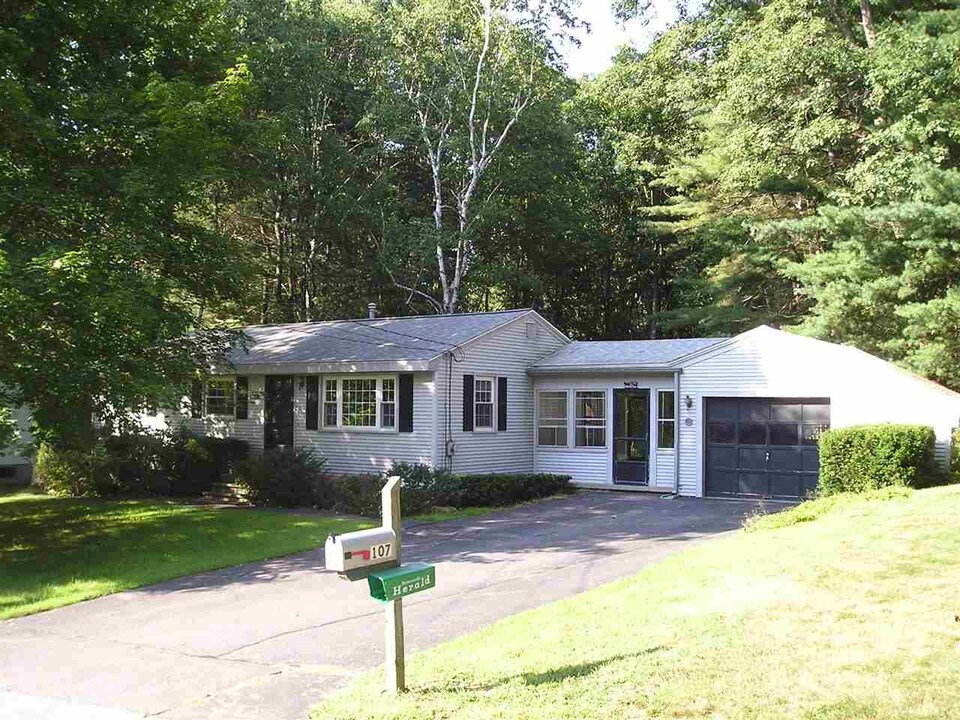 107 Martha Terrace in Portsmouth, NH - Building Photo
