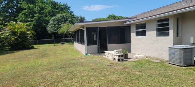 1502 SE Hearne Ct in Port St. Lucie, FL - Building Photo - Building Photo