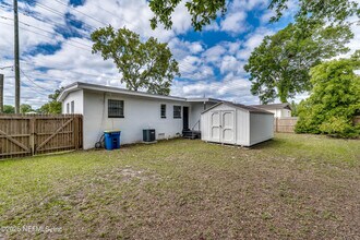 7419 Merrill Rd in Jacksonville, FL - Building Photo - Building Photo