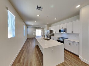 506 Sacred Lotus Pl in Henderson, NV - Building Photo - Building Photo