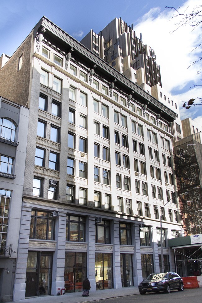 227-239 W 17th St in New York, NY - Foto de edificio - Building Photo