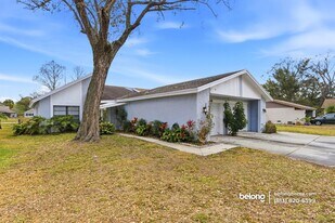 4401 Ridgeline Cir in Tampa, FL - Building Photo