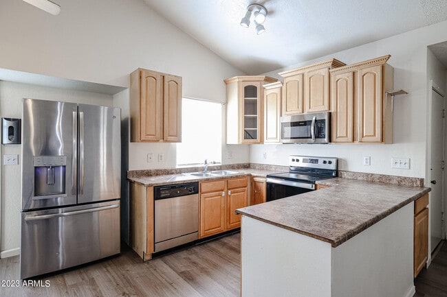 10024 W Sells Dr in Phoenix, AZ - Building Photo - Building Photo
