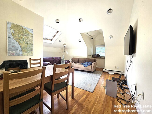 747 Washington St in Brookline, MA - Building Photo - Building Photo