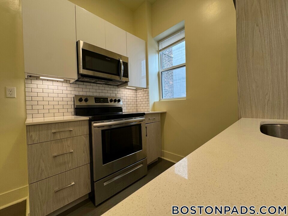 120 Peterborough St in Boston, MA - Building Photo