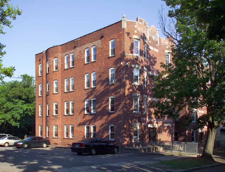 24 Coomes St in Springfield, MA - Foto de edificio