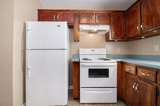 1945 Timberline Cir in Oak Grove, KY - Building Photo - Building Photo