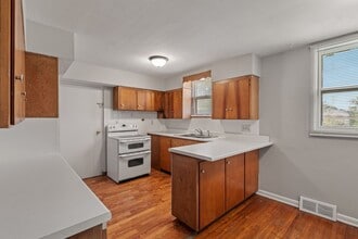 609 Oak St in Louisville, NE - Building Photo - Building Photo