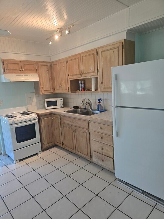 247 Pueblo St in Tavernier, FL - Building Photo