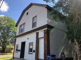1338 Muskegon Ave NW in Grand Rapids, MI - Building Photo