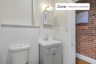 Room in Shared 4 bed/1 bath home, Unit B in Boston, MA - Building Photo - Building Photo