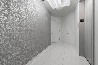 851 NE 1st Ave in Miami, FL - Building Photo - Building Photo