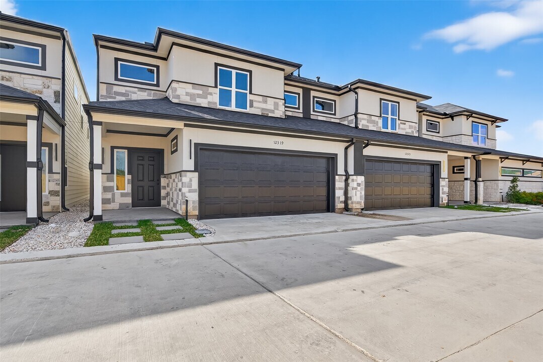 12319 New Jordan Ln in Cypress, TX - Building Photo