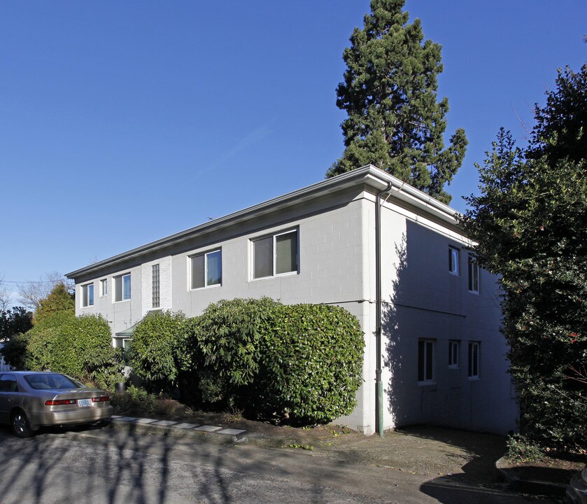 2379 SW Cedar St in Portland, OR - Building Photo