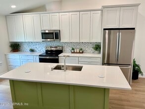 573 Aquatic Dr in Atlantic Beach, FL - Building Photo - Building Photo