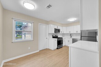 4 Cooper Ct in Freehold, NJ - Building Photo - Building Photo