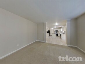 4950 Aquaduct Dr in Greenwood, IN - Foto de edificio - Building Photo