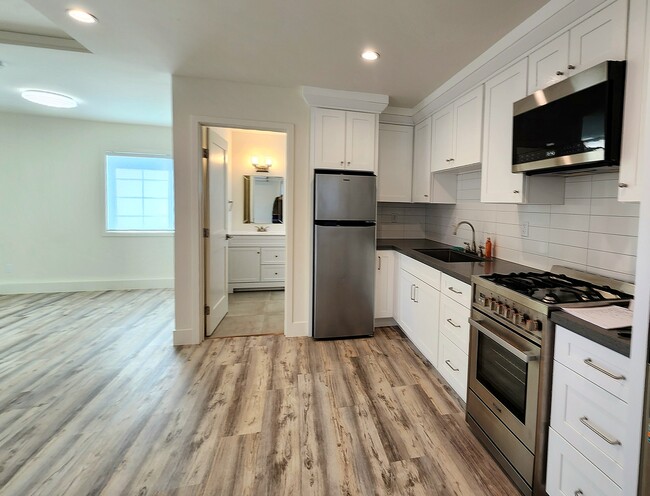 6235 Aura Ave, Unit 6237