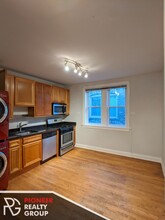 5037 N Harding Ave, Unit 3 in Chicago, IL - Building Photo - Building Photo