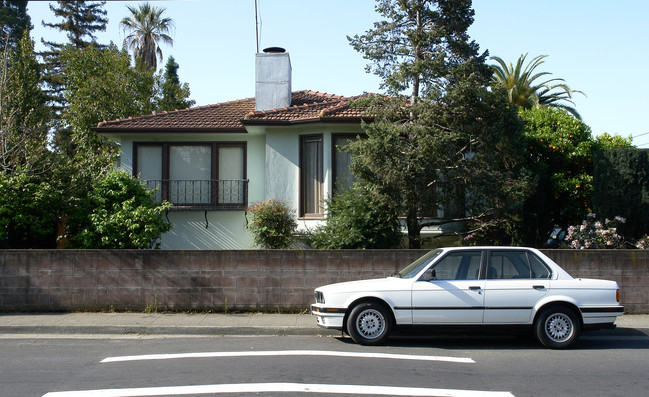 36 Orchard Ave in Redwood City, CA - Foto de edificio - Building Photo