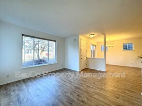 11074 SW Washington St in Portland, OR - Building Photo - Building Photo