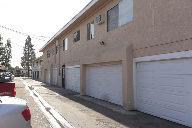 The Beachcomber Apartments in La Mirada, CA - Building Photo - Building Photo