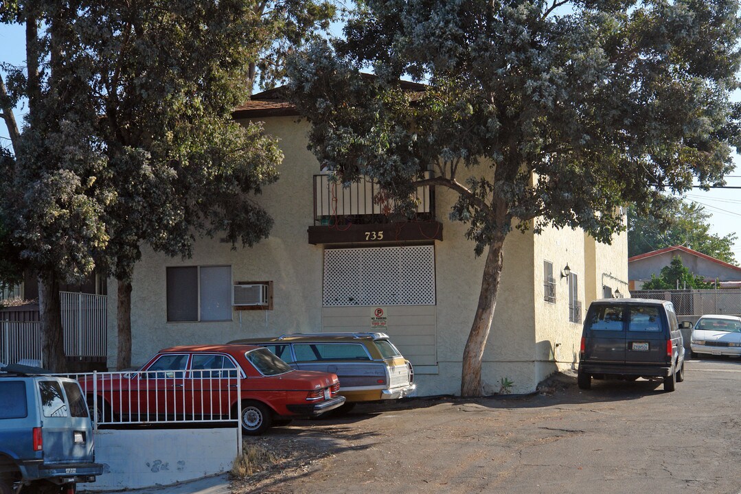 735 Grand Ave in Spring Valley, CA - Building Photo