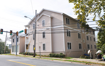 Colonial Heights Apartments in Fredericksburg, VA - Building Photo - Building Photo