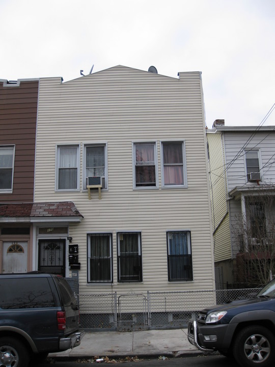 170 Veronica Pl in Brooklyn, NY - Foto de edificio