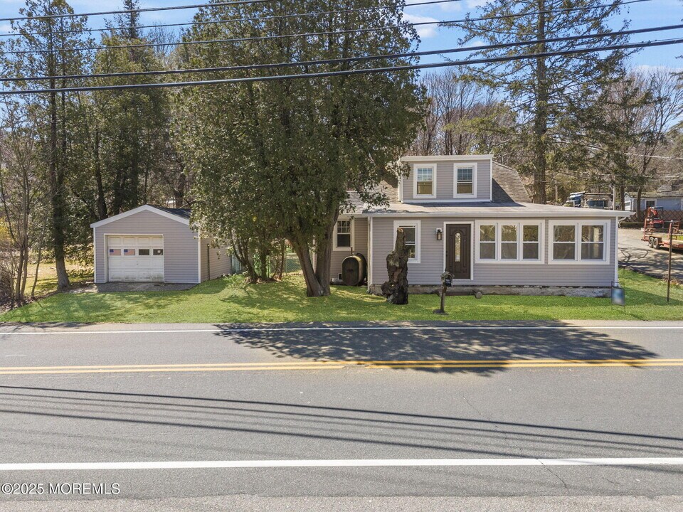 728 Glen Rd in Sparta, NJ - Building Photo