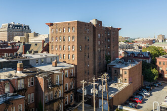 Earl Court Apartments in Baltimore, MD - Building Photo - Building Photo