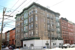 215-219 10th St in Hoboken, NJ - Building Photo
