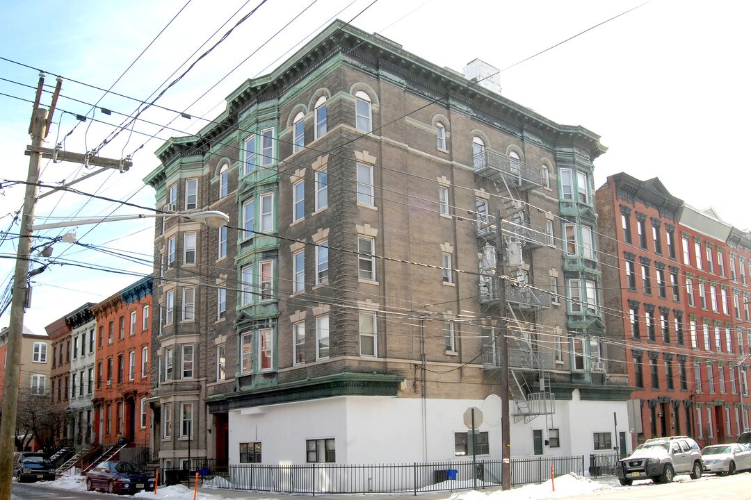 215-219 10th St in Hoboken, NJ - Building Photo