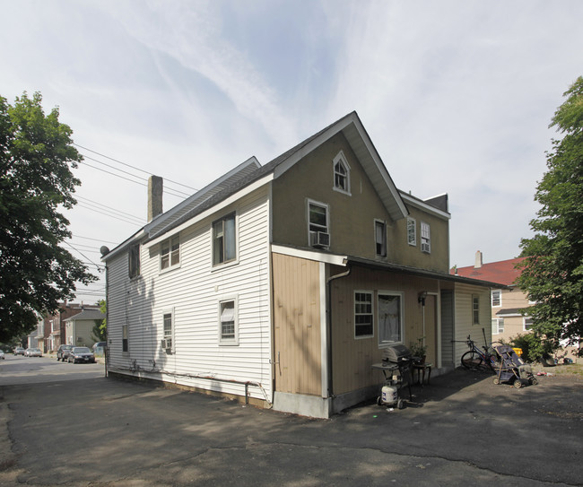 38-40 Grove St in Glen Cove, NY - Building Photo - Building Photo