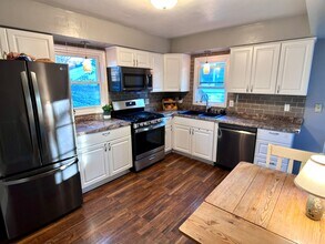 300 N 90th St in Milwaukee, WI - Building Photo - Building Photo