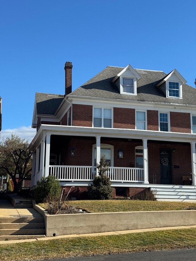 property at 472 Pangborn Blvd