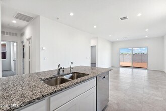 1597 E Squire Dr in Casa Grande, AZ - Building Photo - Building Photo