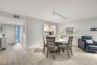 5547 Fairway Park Dr in Boynton Beach, FL - Building Photo - Building Photo