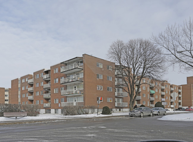 95 Deguire Boul in St. Laurent, QC - Building Photo - Primary Photo