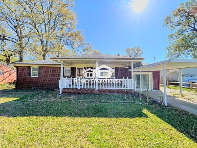 712 Woodstock Rd