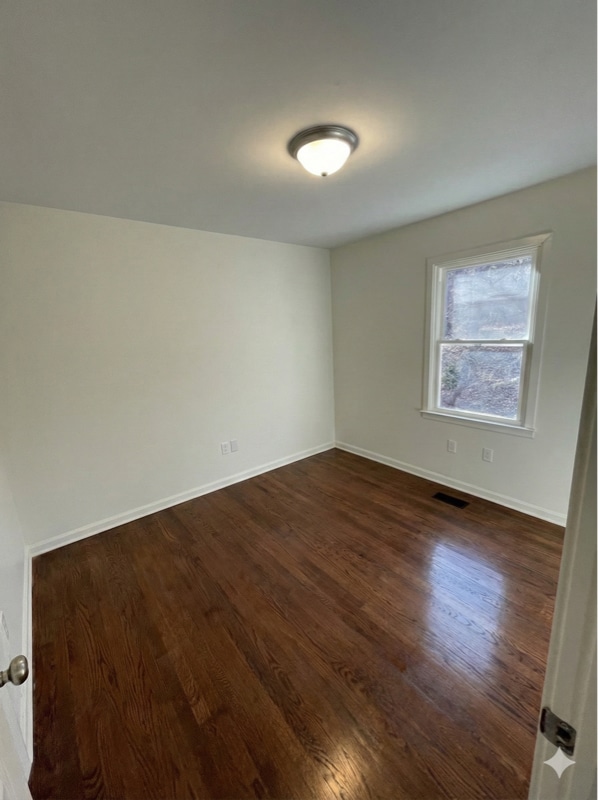 122 S Shenandoah Ave in Front Royal, VA - Foto de edificio - Building Photo